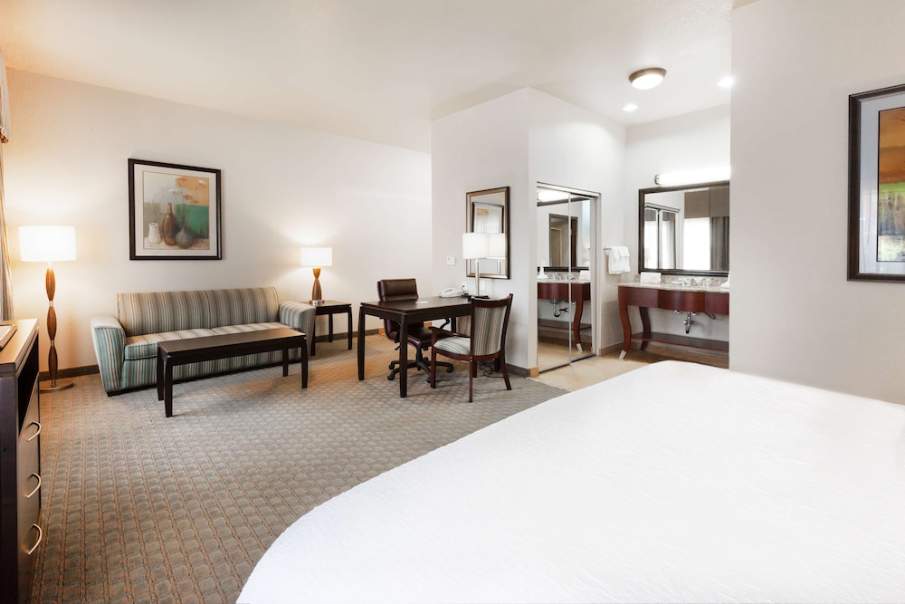 Hampton Inn and Suites Lake Jackson-Clute 30/41