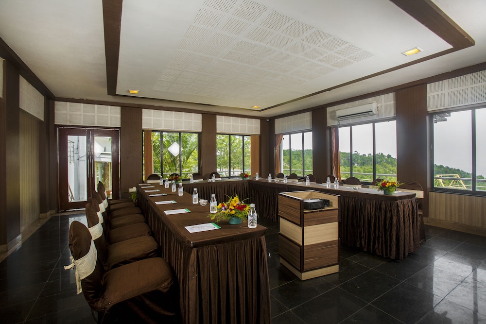 GRAND PALACE HOTEL AND SPA 30/50