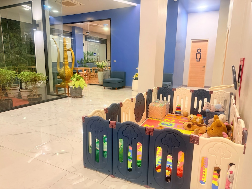 Golden Paradise Hotel 43/46