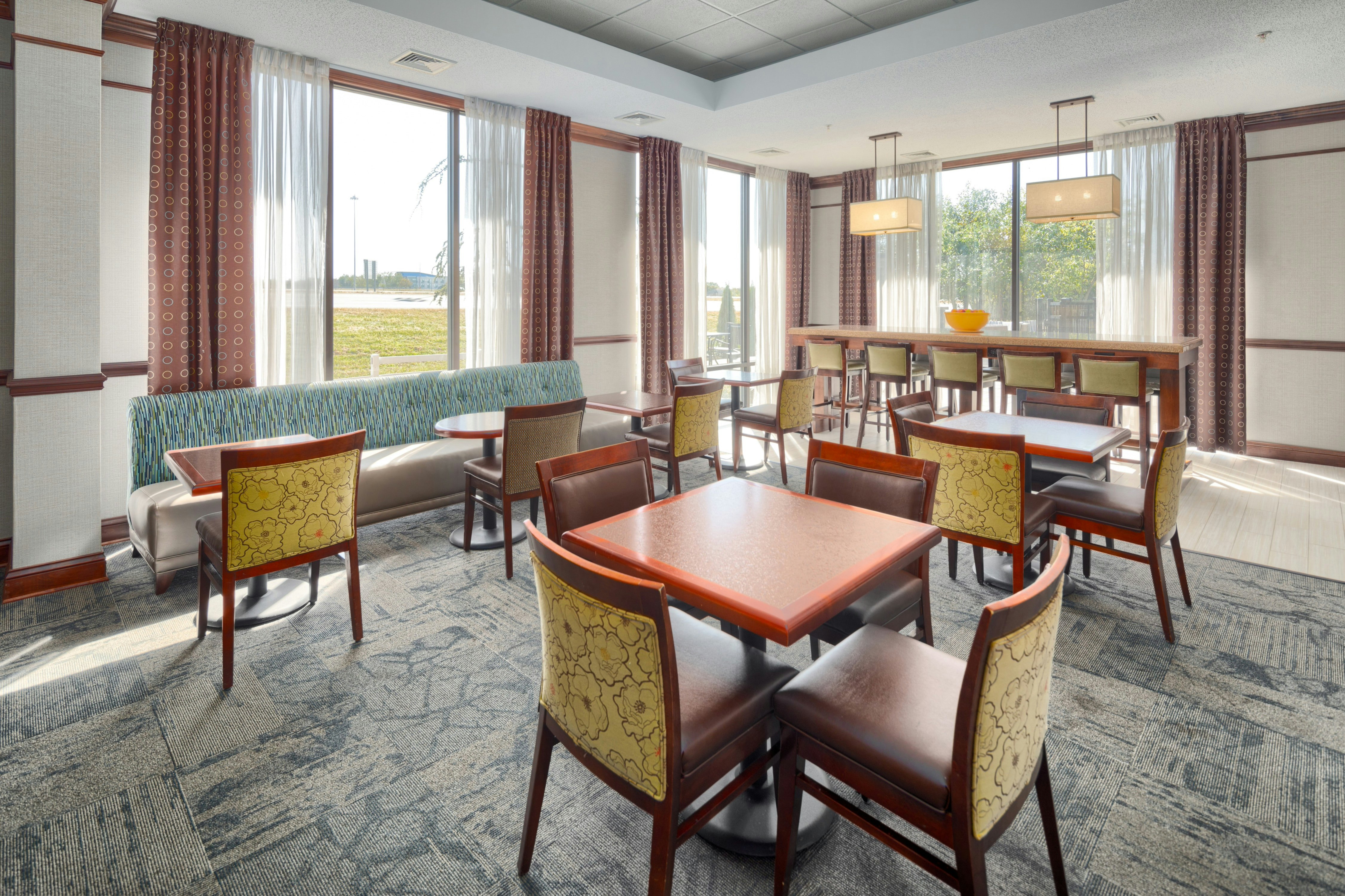 Hampton Inn Louisville-Northeast 10/22