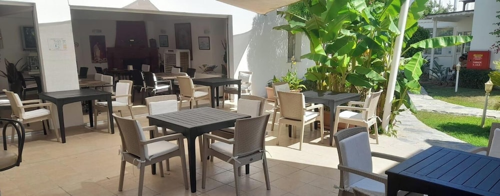 Canna Garden Hotel 35/47