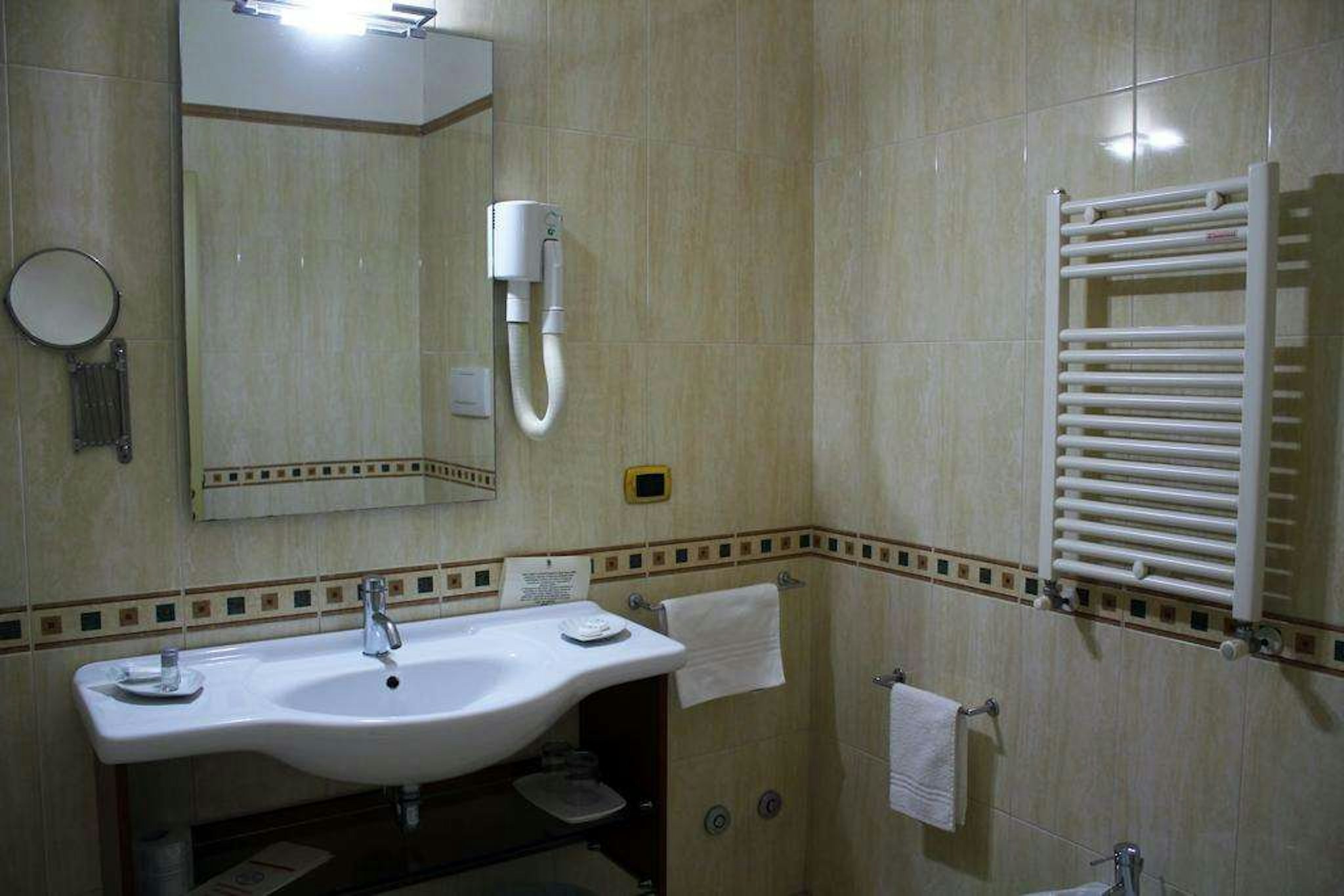 Akropolis Hotel 62/63