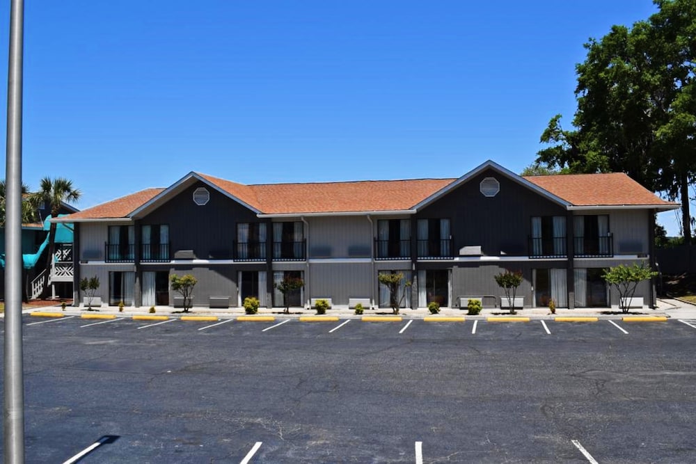 Howard Johnson By Wyndham Beaufort/Parris Island 2/39