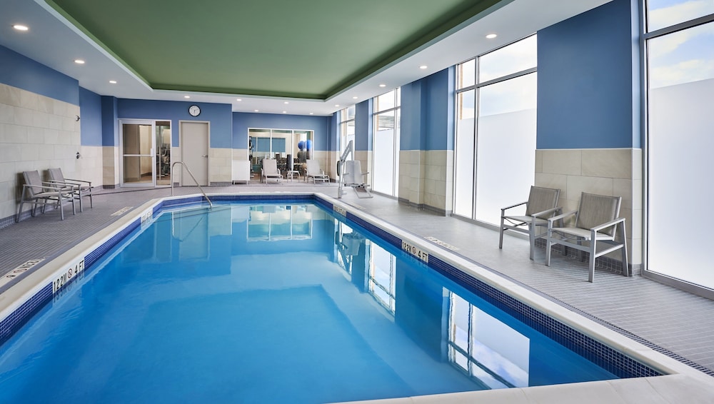 Holiday Inn Express & Suites Windsor East – Lakeshore, an IHG Hotel 1/70
