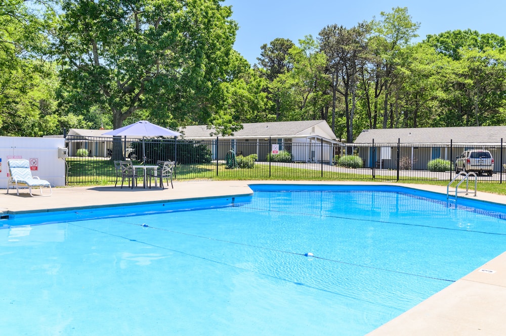 Blue Dolphin Inn 23/41