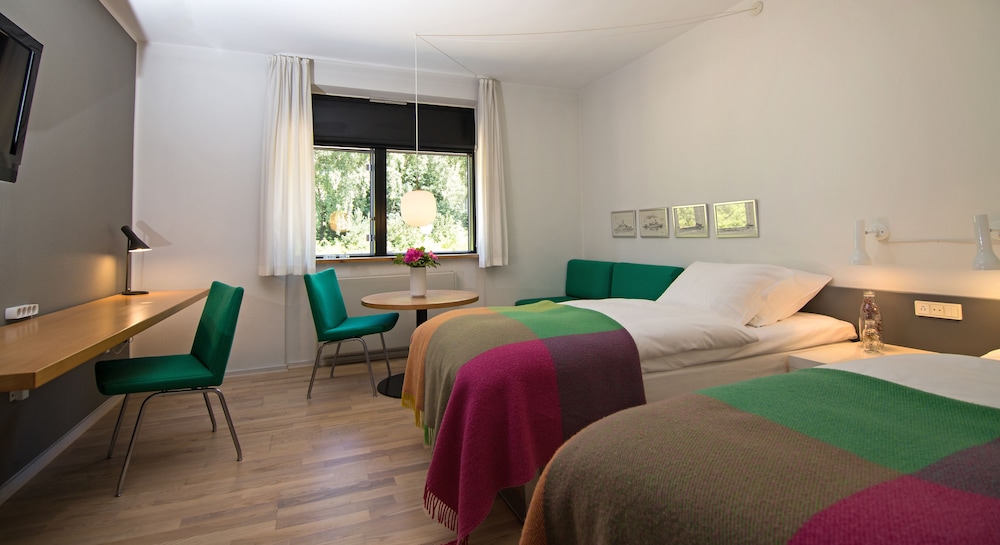Business, Twin Beds