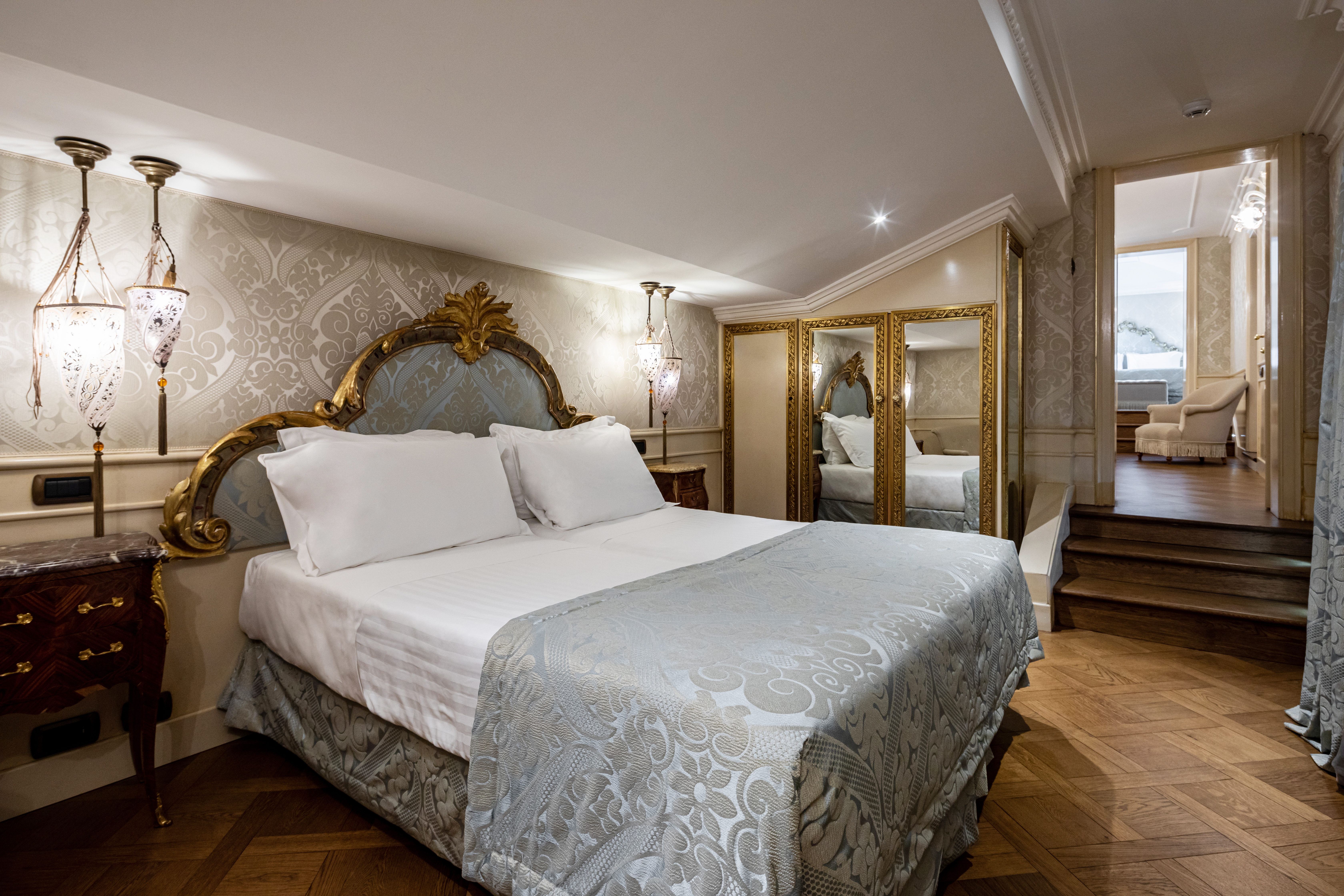 جناح، Baglioni Hotel Luna 2/3