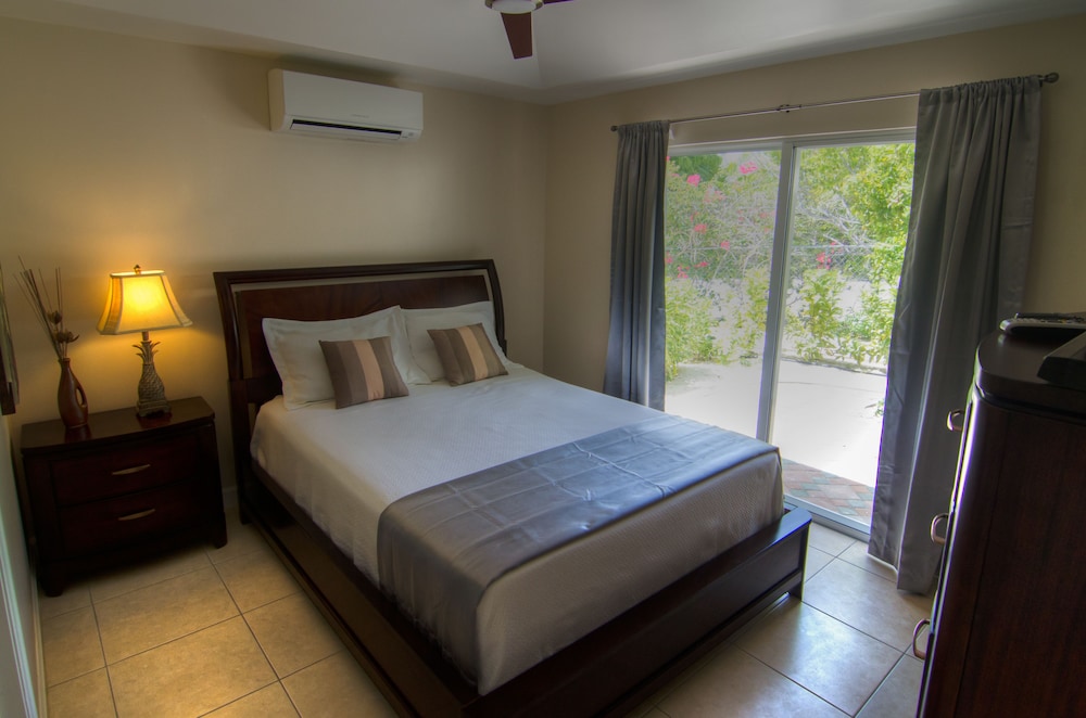 Grace Bay Beach Ocean Villas 4/50