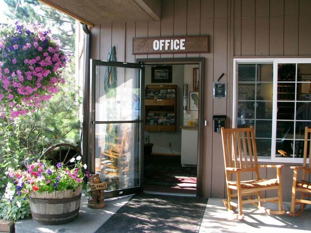 Chalet Motel Whitefish 8/64