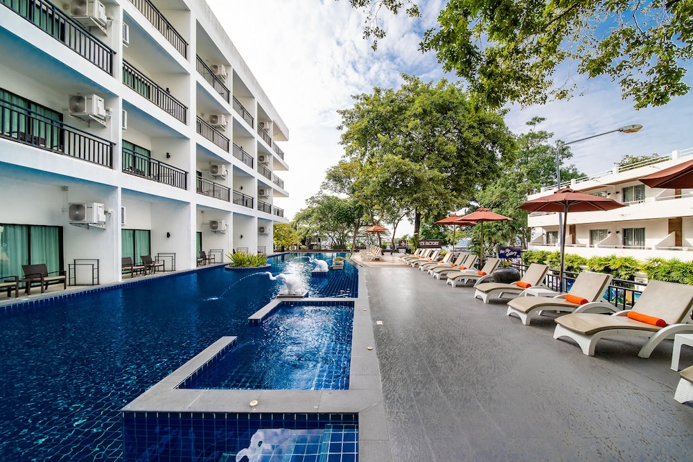 COSY BEACH HOTEL 42/50