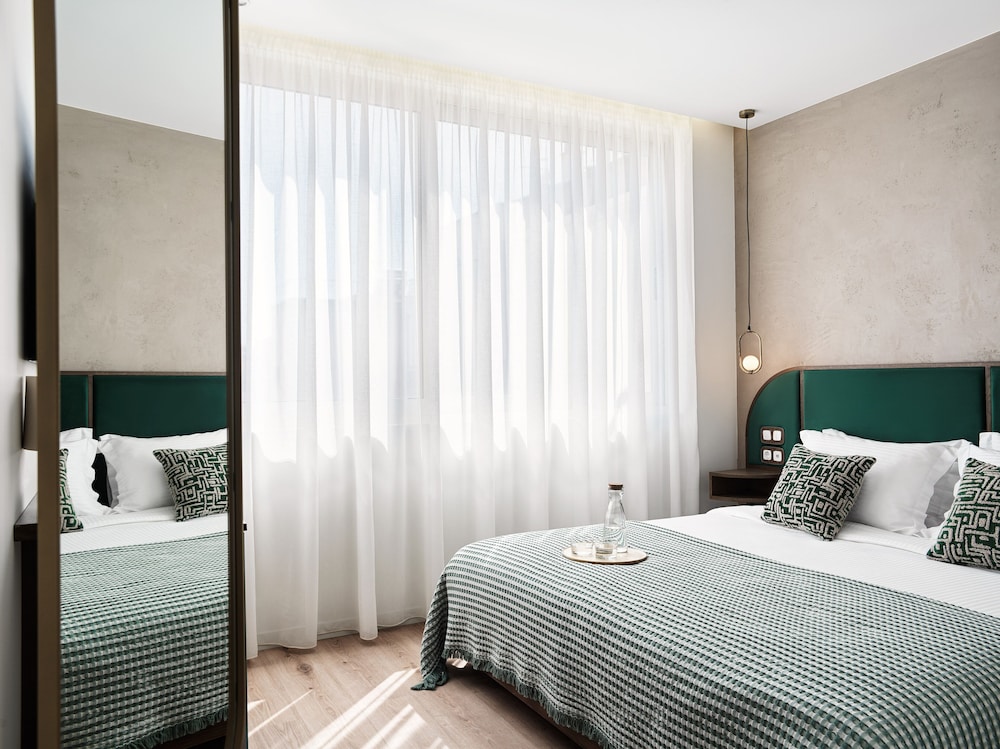 STANDARD, DOUBLE OR TWIN BED