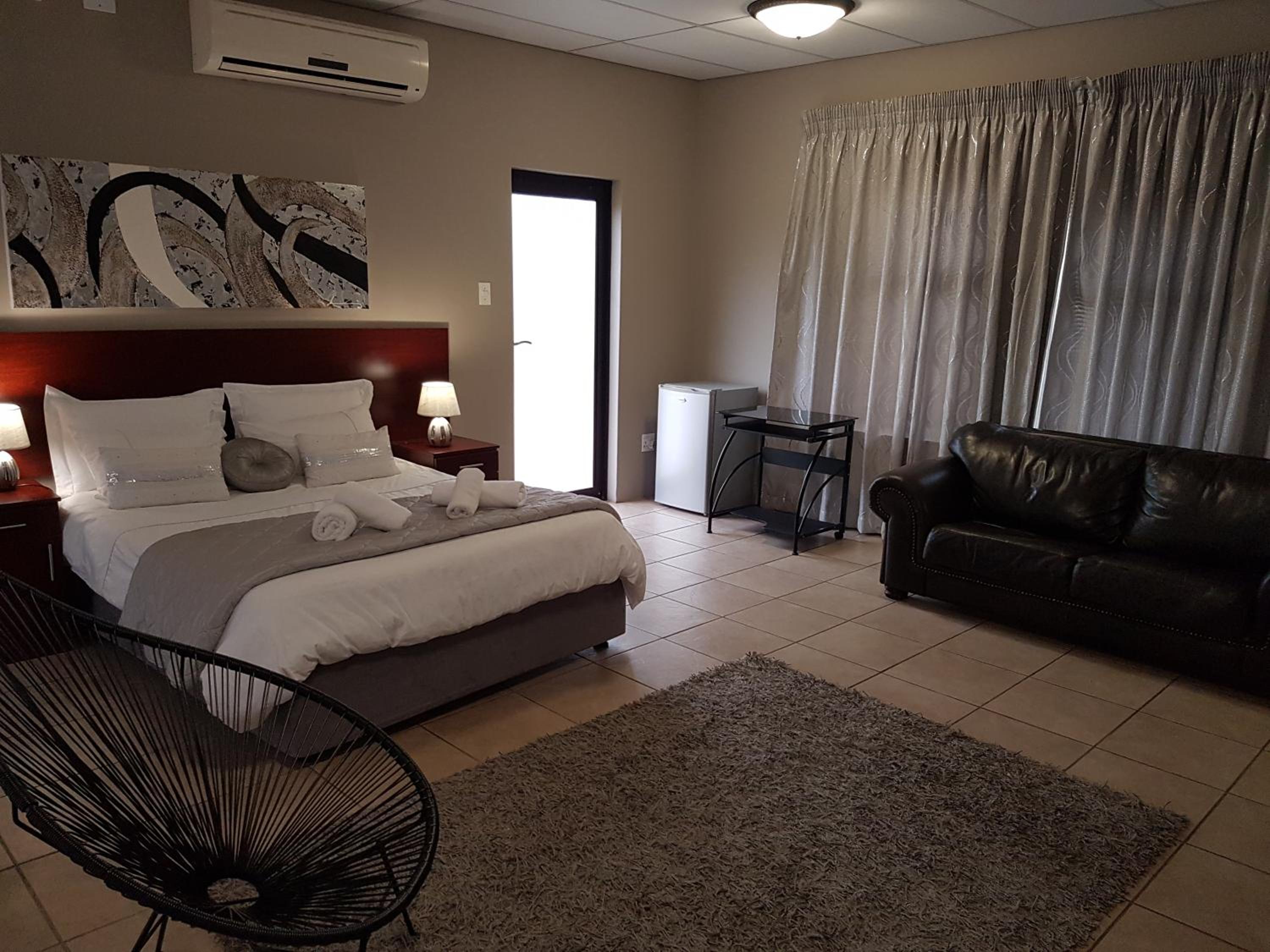 A Contempo Guesthouse 3/13