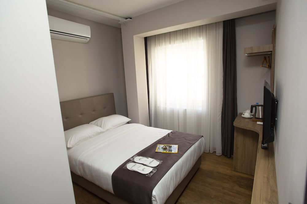 Jurnal Hotel 10/32