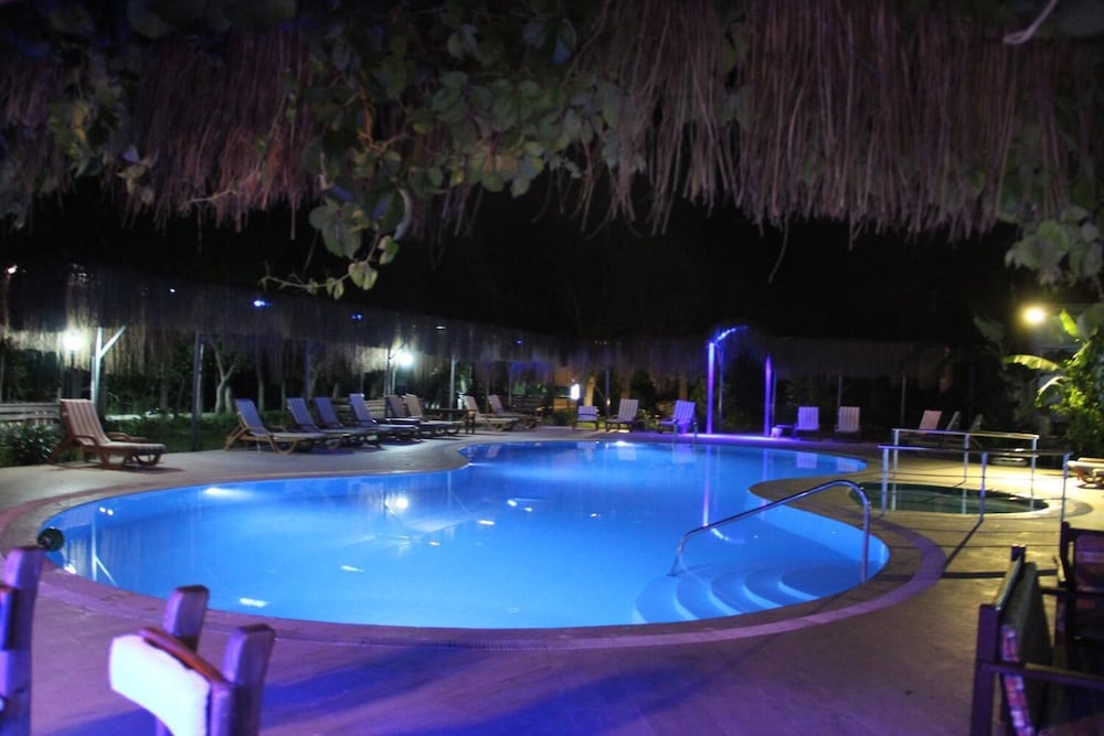 Riverside Hotel 65/65