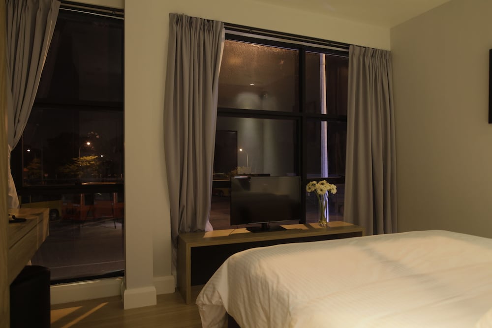 I Am Jazz Boutique Hotel 6/23