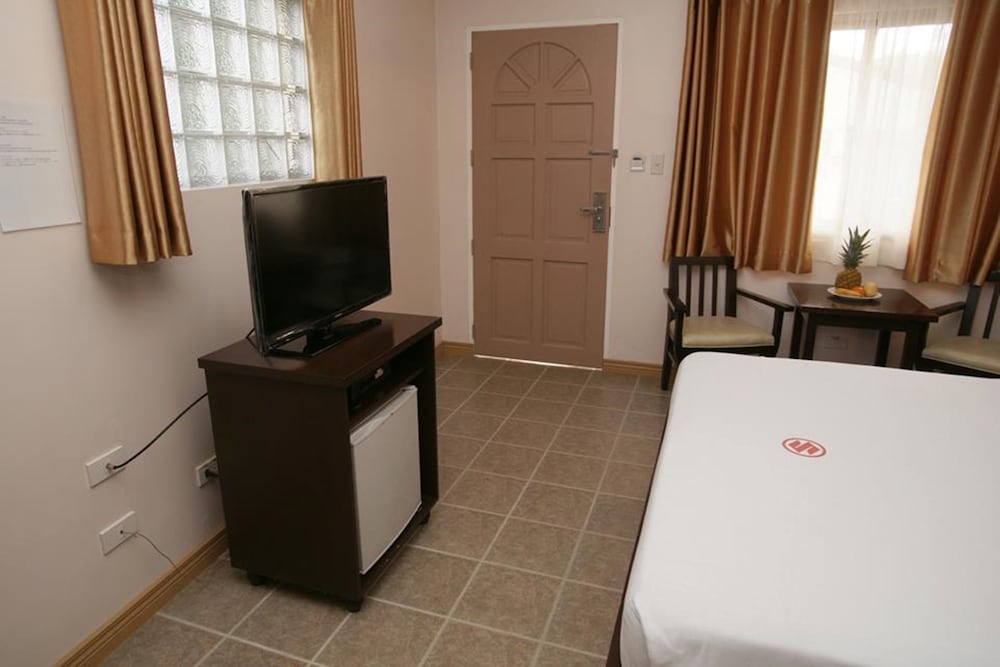 Suzuki Beach Hotel 13/23