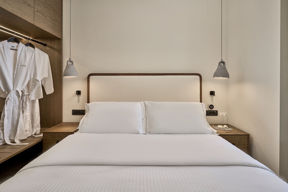 Ios Grand Pool Suites 9/50