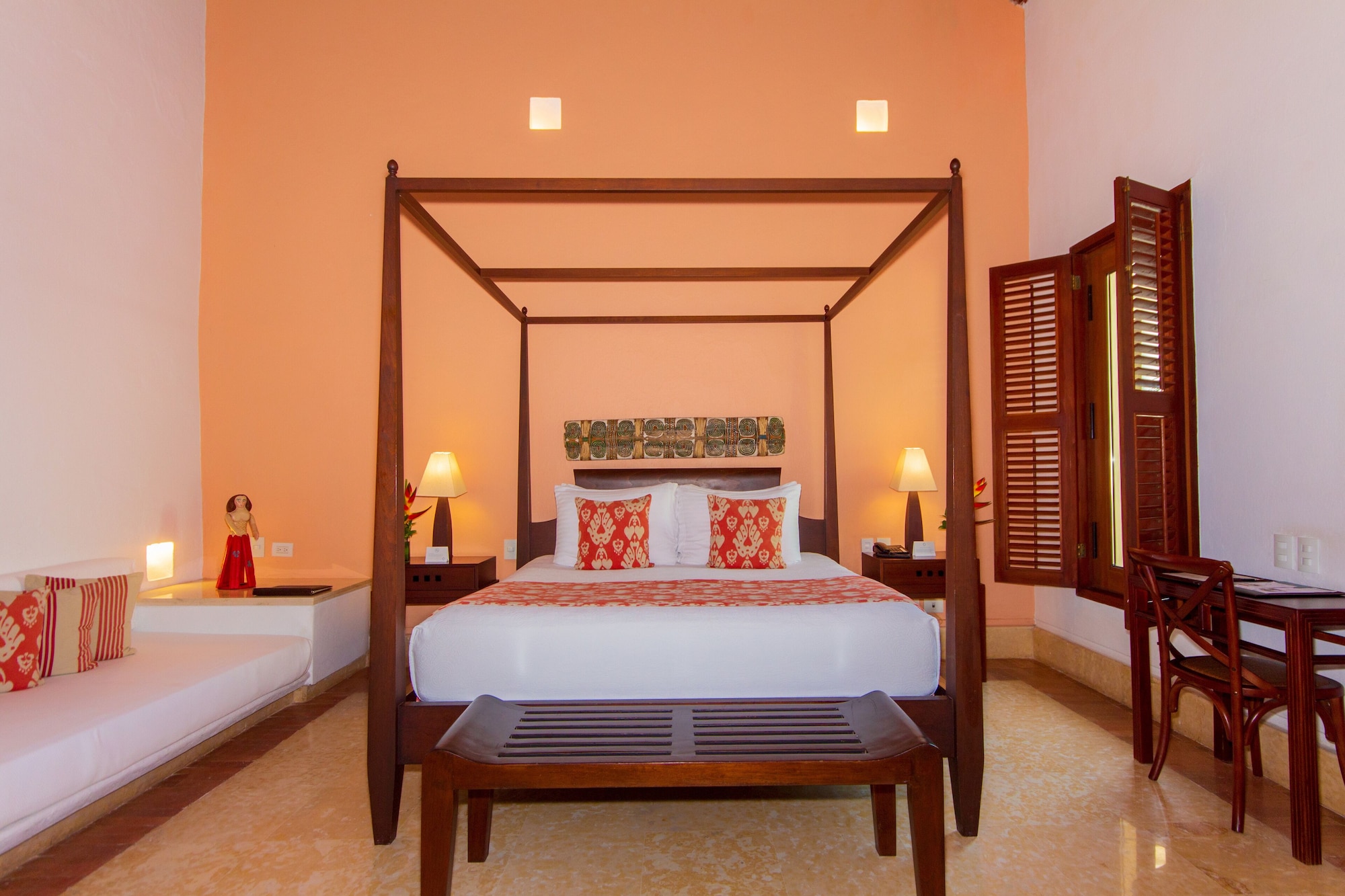 LUXURY, SUITE