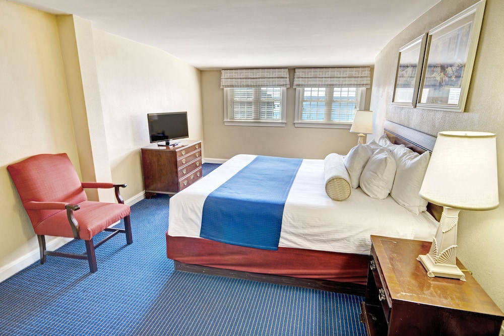 Club Wyndham Newport Onshore 18/56
