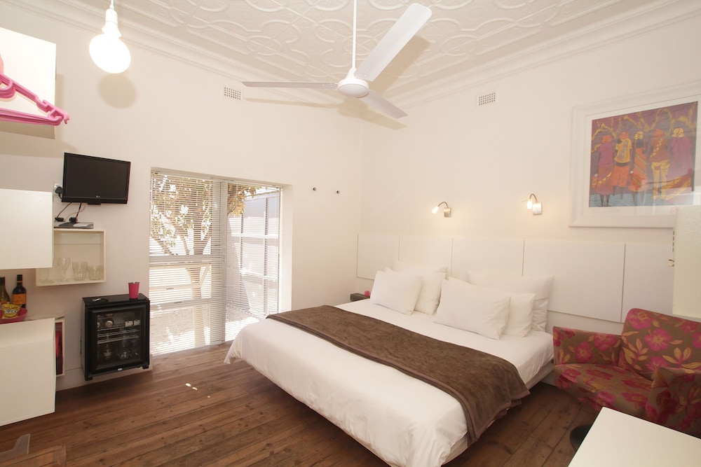 SUN ROOM, DOUBLE OR TWIN BED