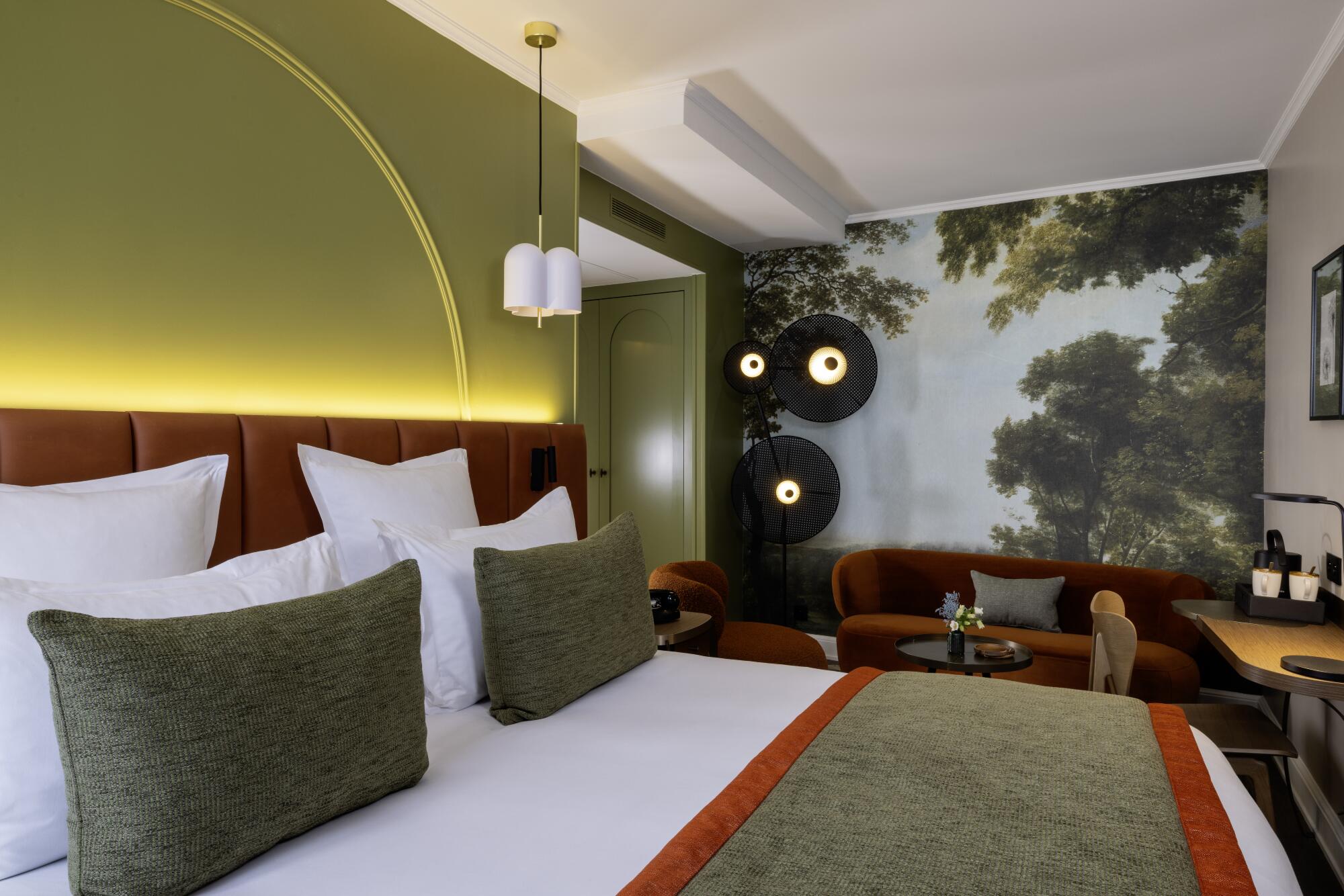 Room at Hotel L Ormaie, PARIS
