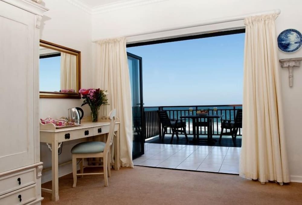 Fairlight Beach House 22/50