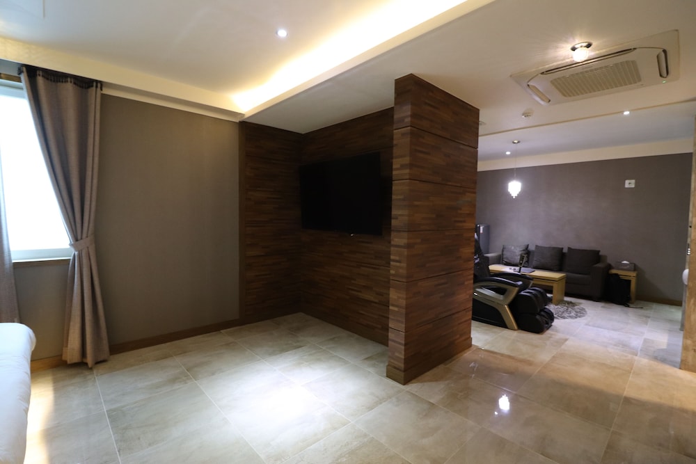 Airport Hotel photo5