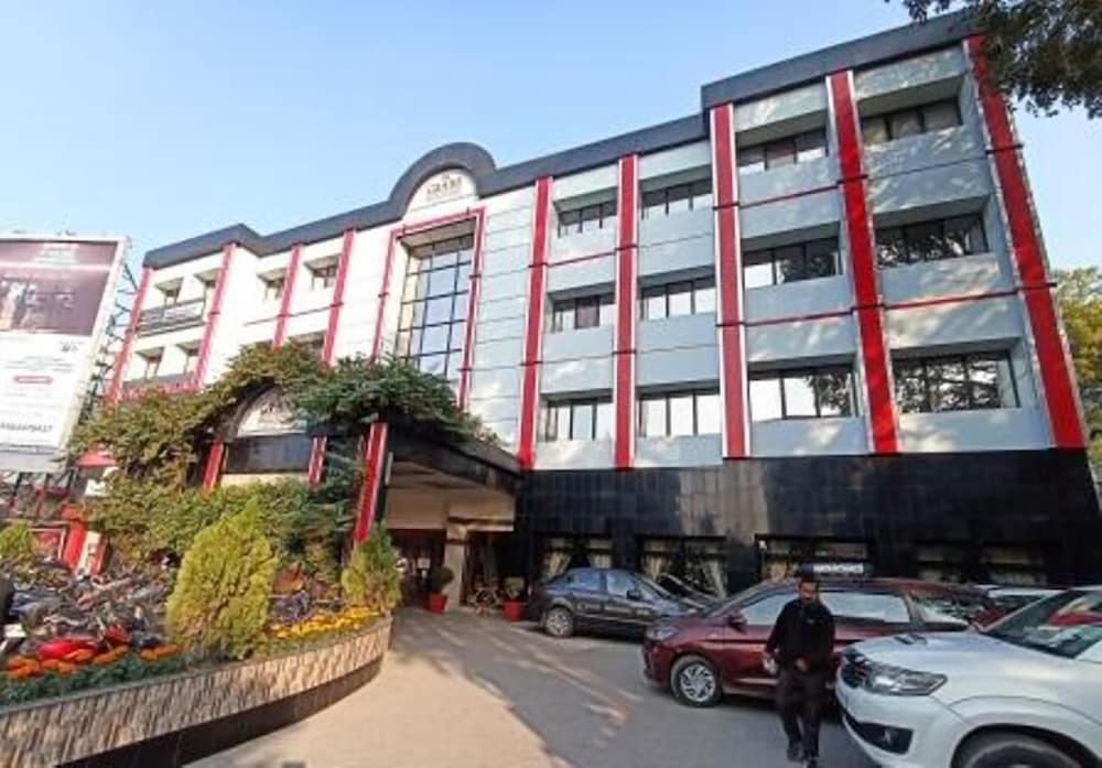 GRAND CONTINENTAL HOTEL 47/51