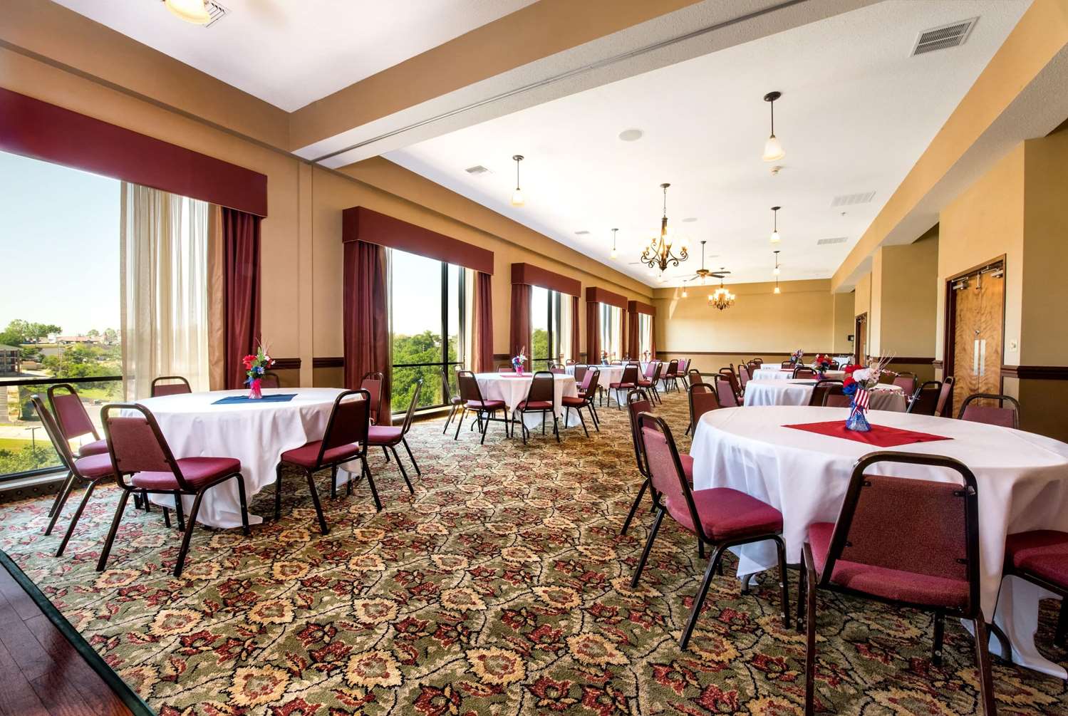 Grand Plaza Hotel 23/34