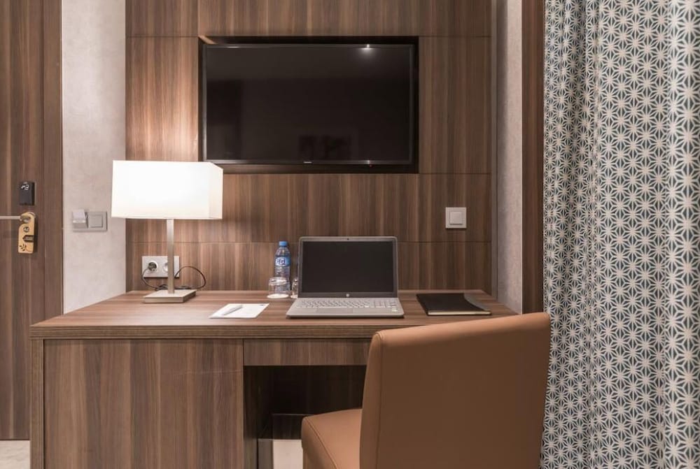 Az Hotel Montana (Nt) 36/49