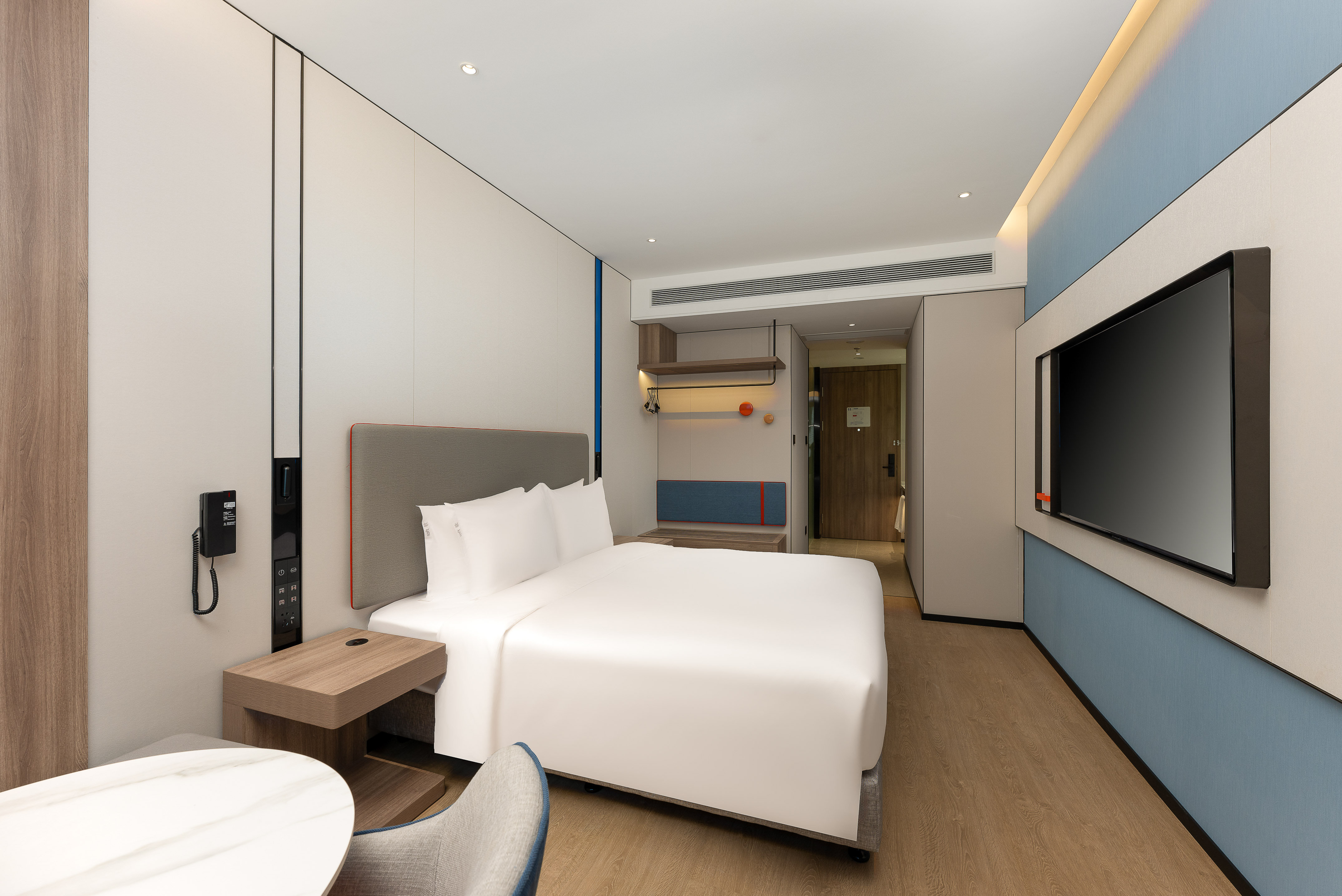 Standard, King Bed, Extra Floor Space