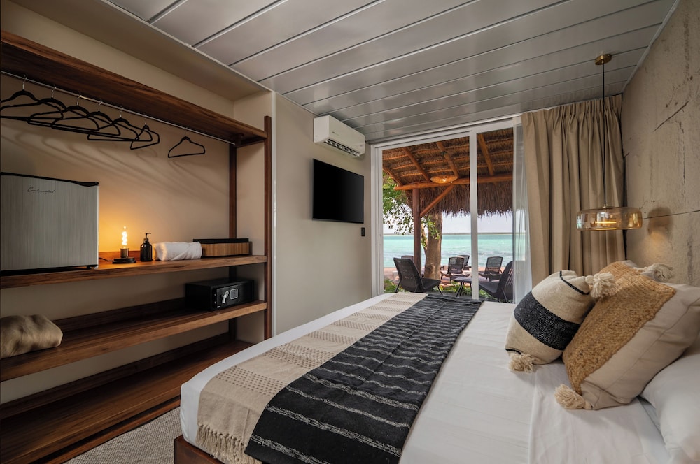 Casa Aakal Lagoon Front 14/44