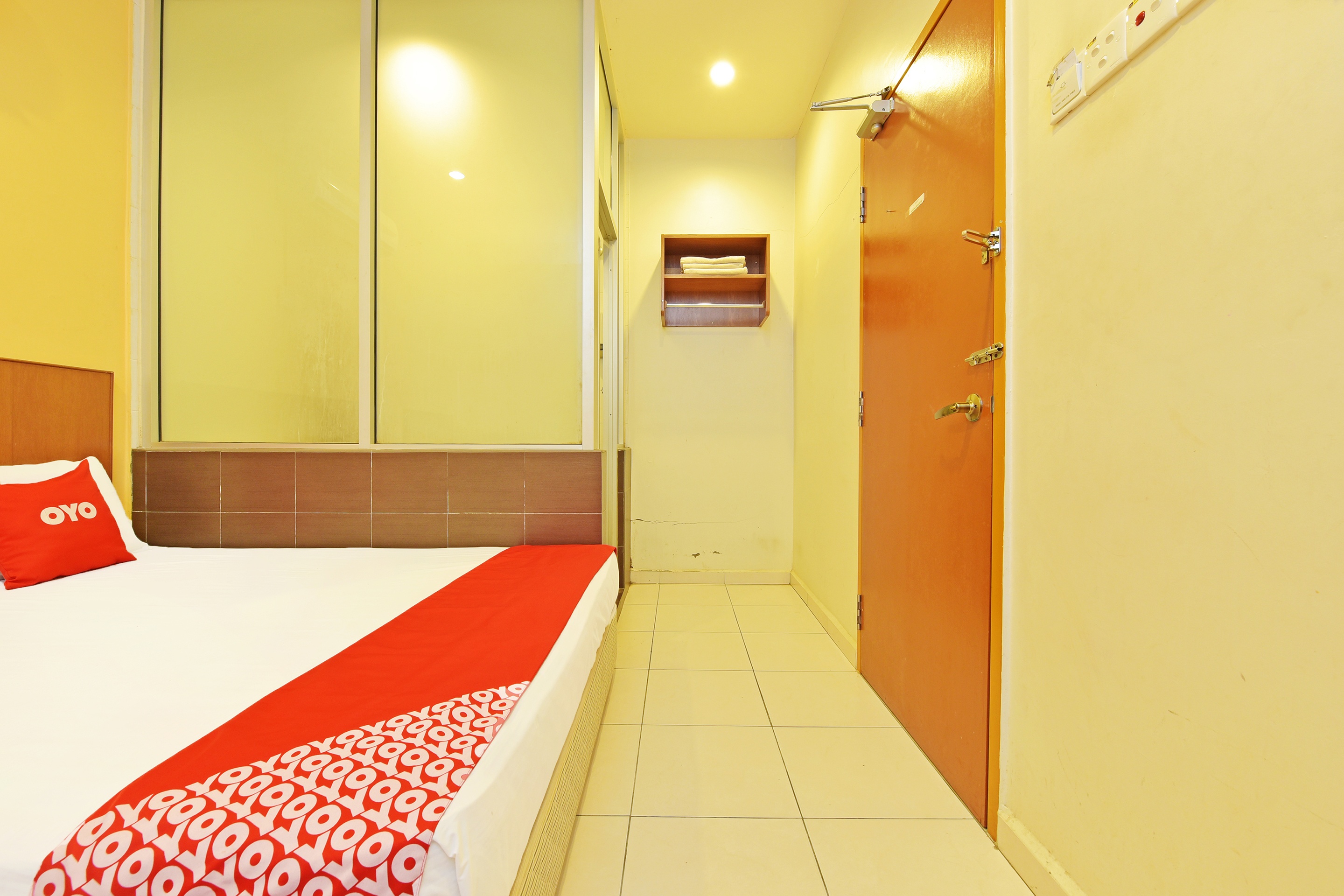 Oyo 582 Hotel Walk Inn photo2