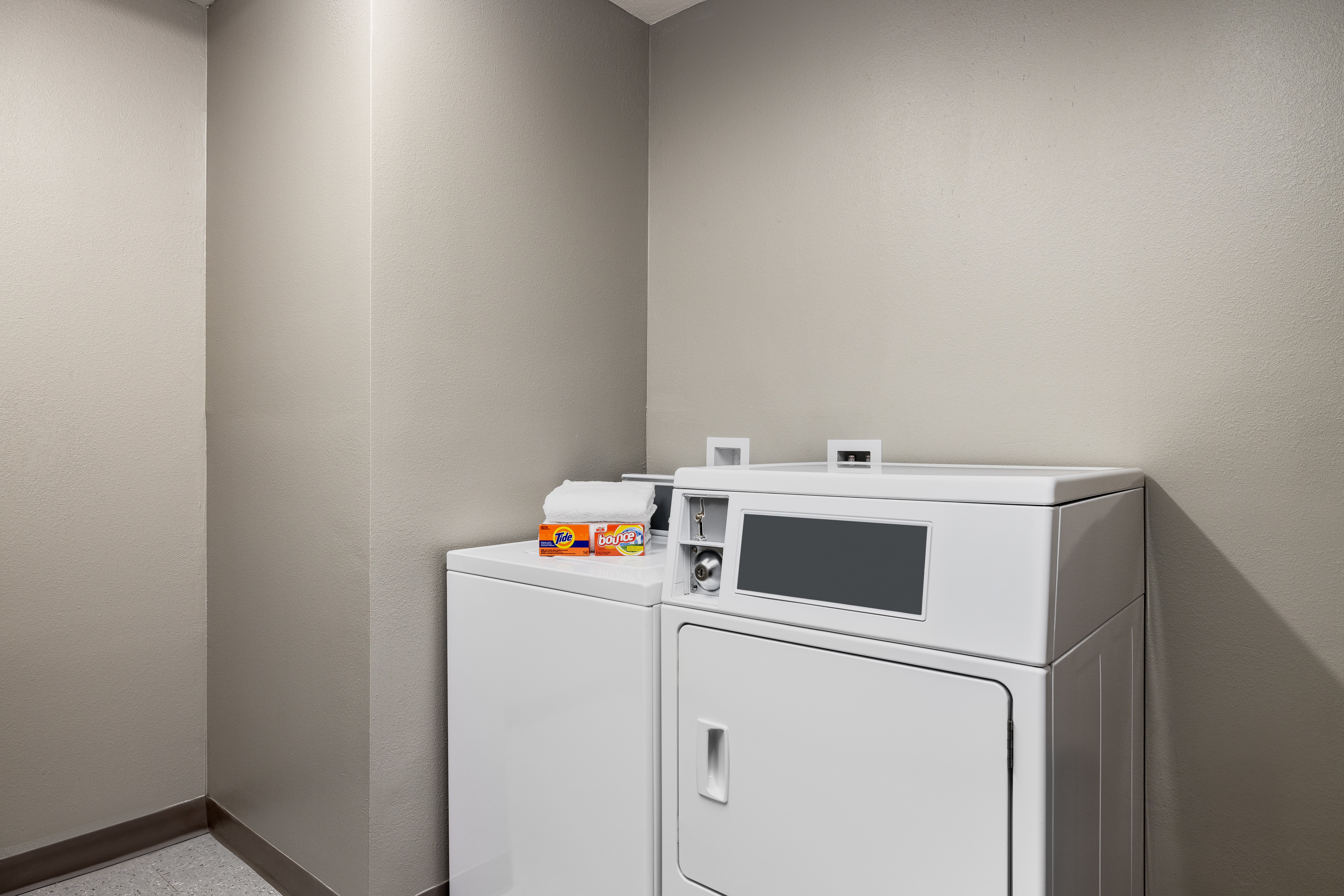 avid hotel El Paso East by IHG 5/33