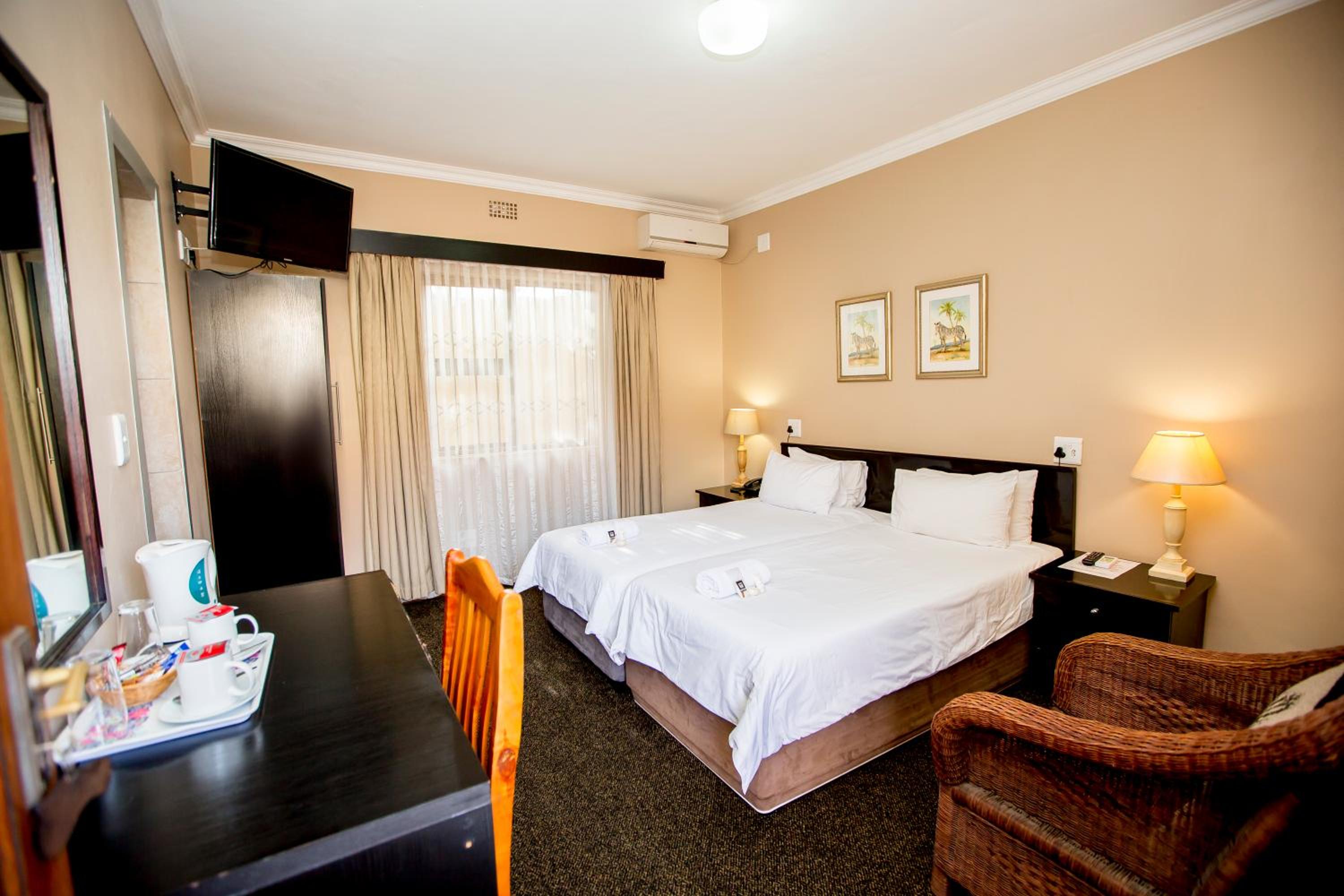 Deluxe, Twin Beds