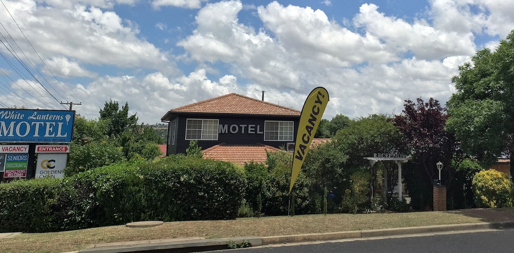 WHITE LANTERNS MOTEL 6/60
