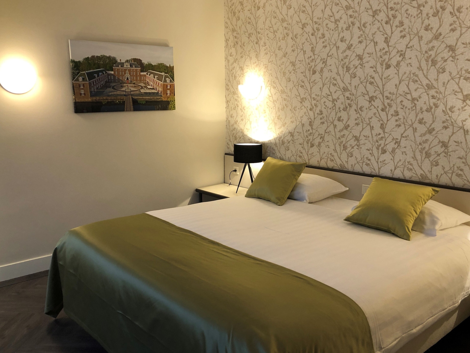 غرفة فاخرة بسريرين منفصلين، Hotel Restaurant Oud London 2/4
