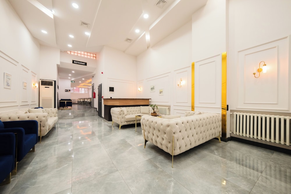Leons Hotel 36/50