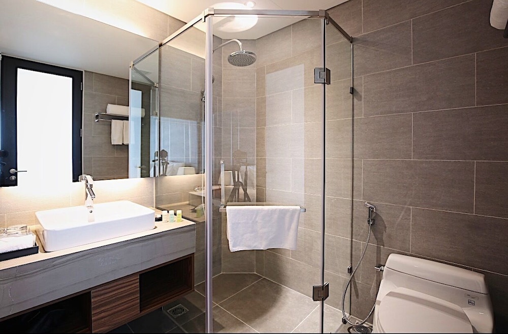 Avora Hotel 6/59