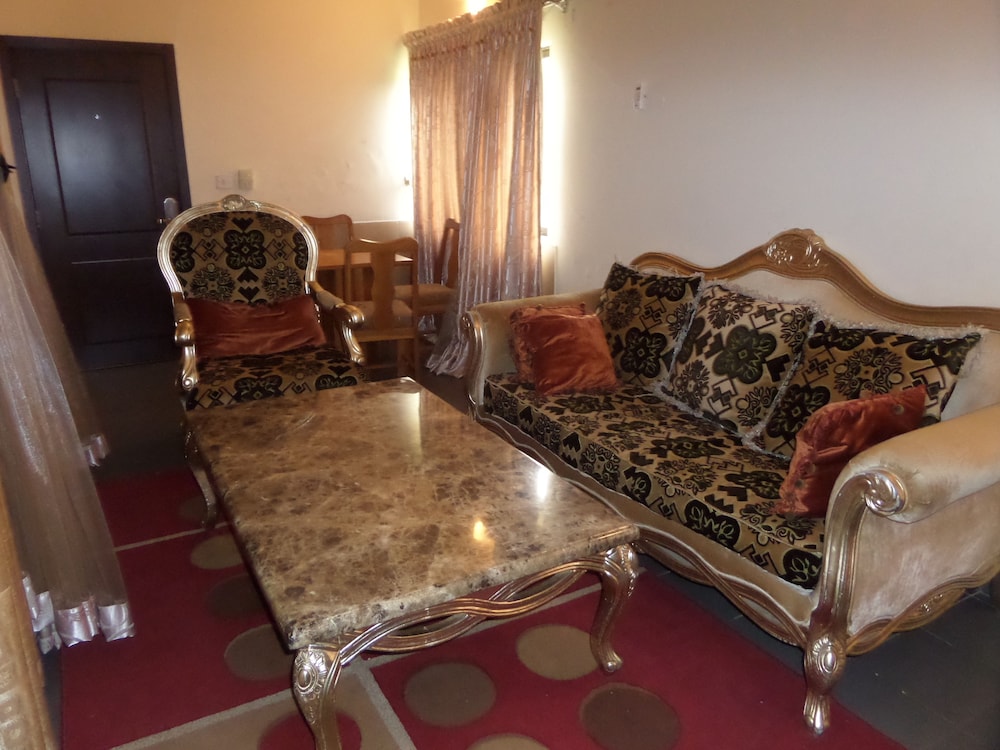 Dreamland Suites 24/45