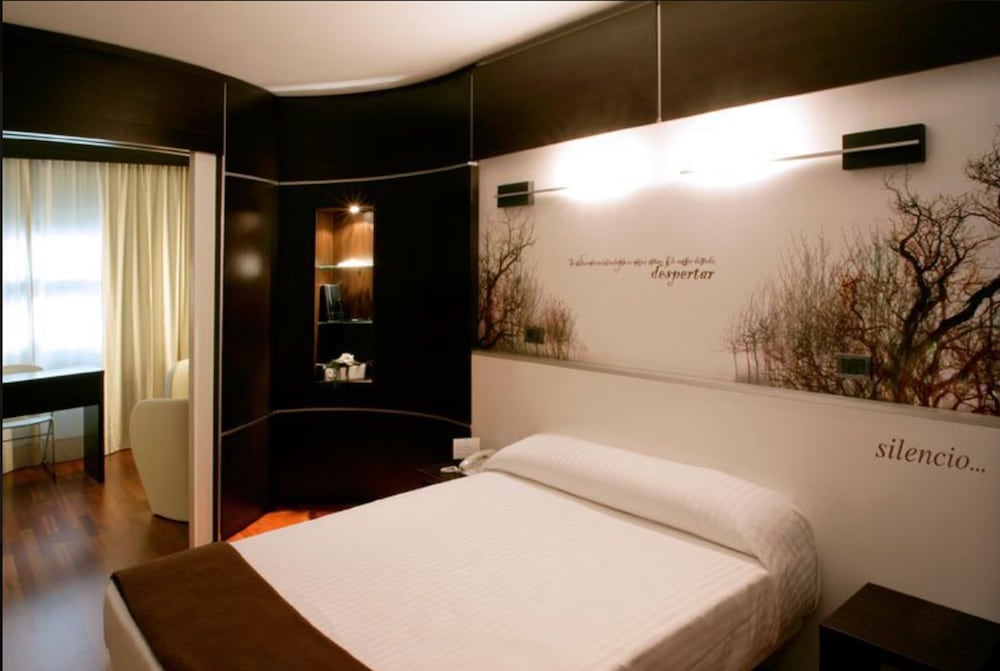 Europa Hotel 13/25