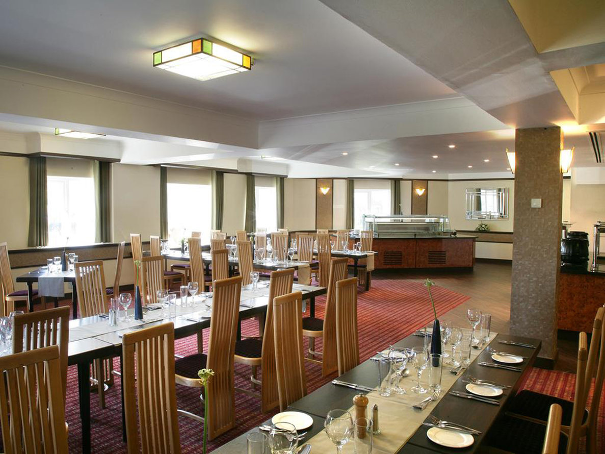 Cranfield Management Development Centre 13/20
