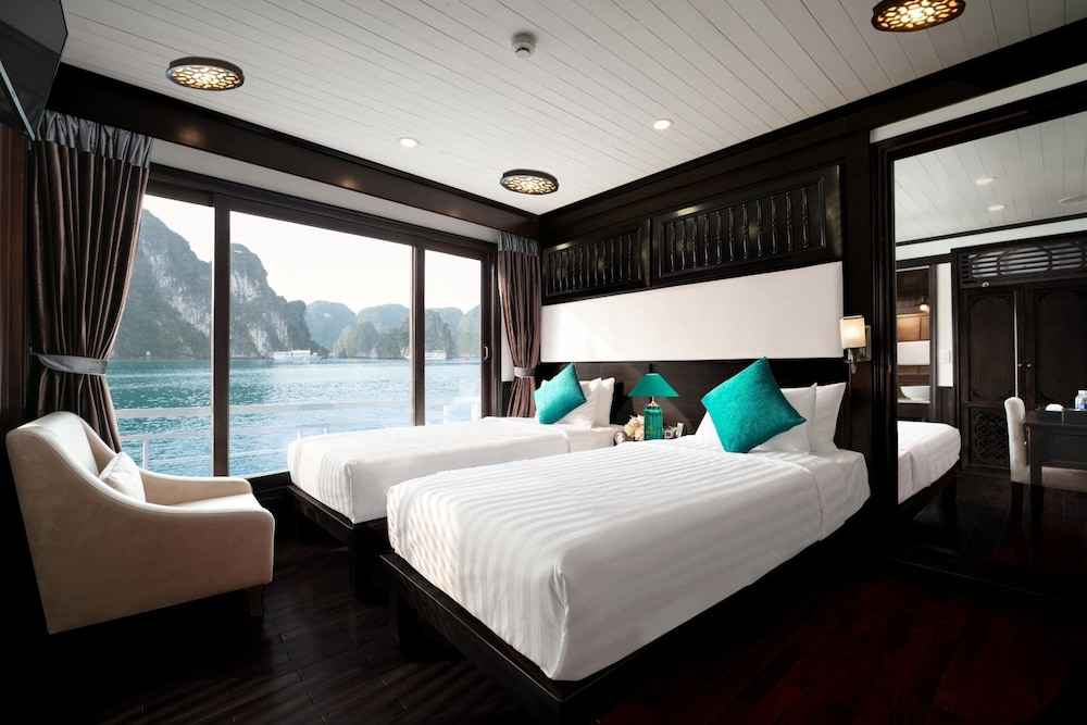 Bhaya Cruises 34/73