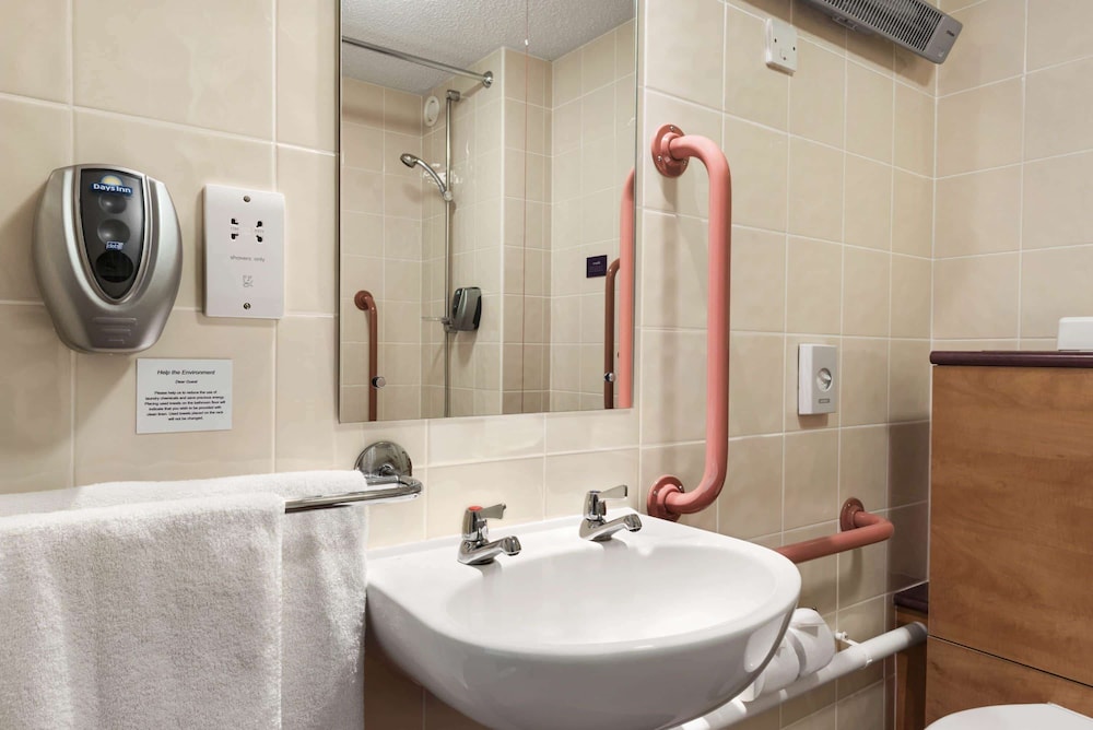 Days Inn by Wyndham Cannock Norton Canes M6 Toll 9/24