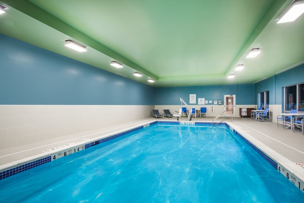 Holiday Inn Express & Suites Queensbury - Lake George Area 22/71