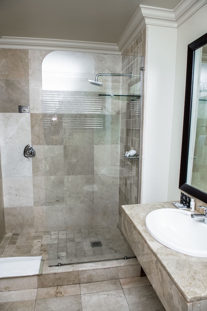 Belaire Suites 47/50