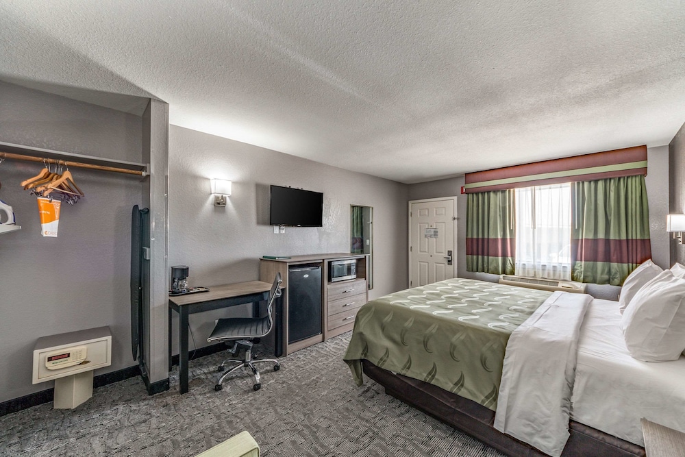 Quality Inn I-10 East near Frost Bank Center 17/42