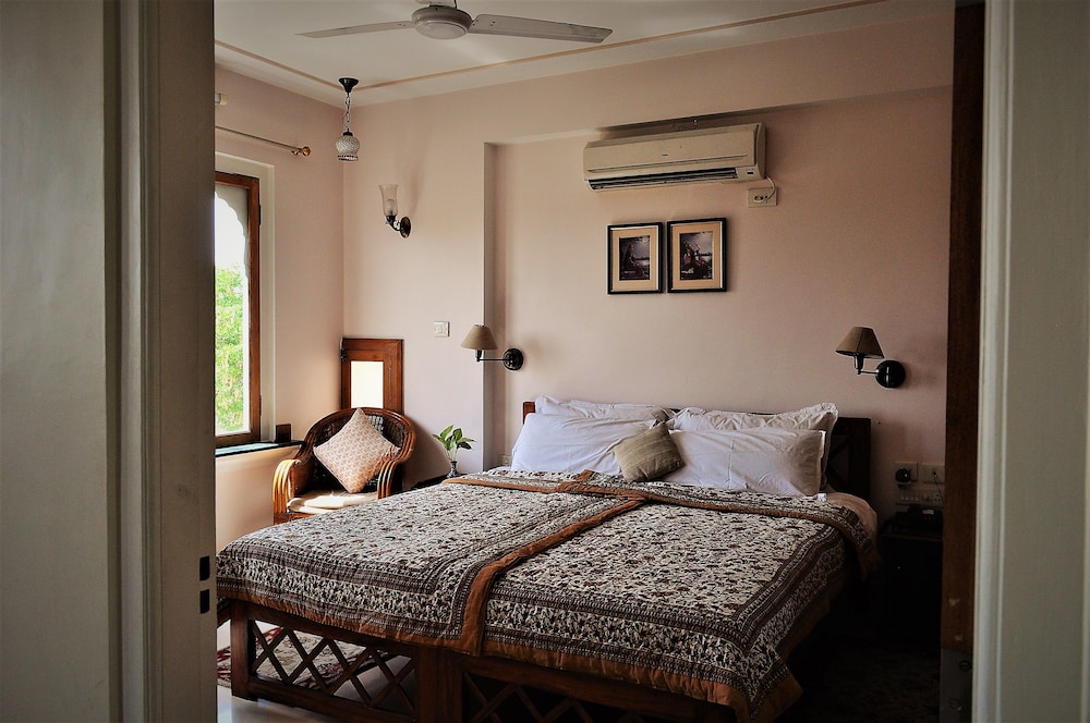 Om Niwas Suite Hotel 10/67