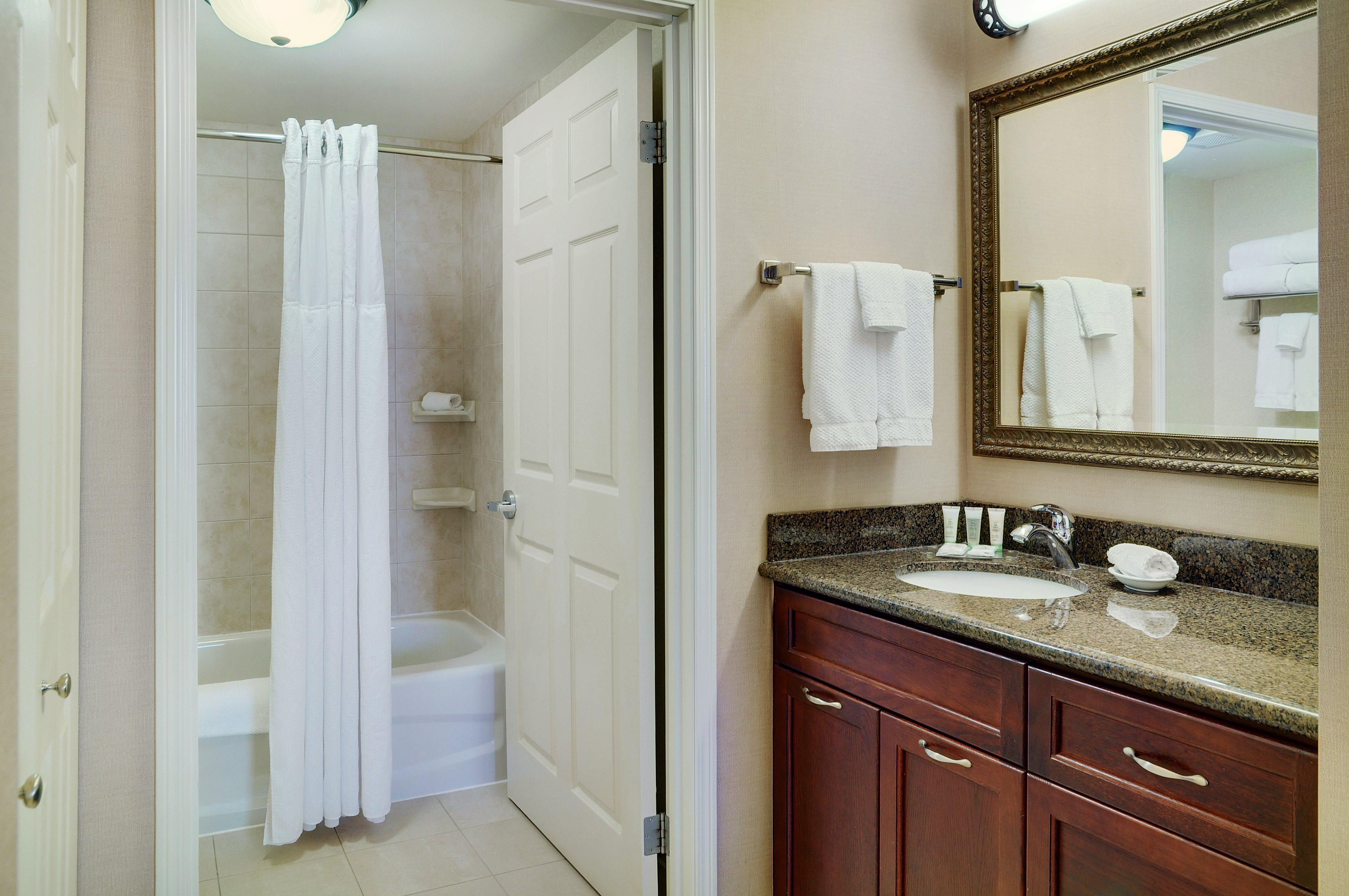 Staybridge Suites Oakville Burlington 77/78
