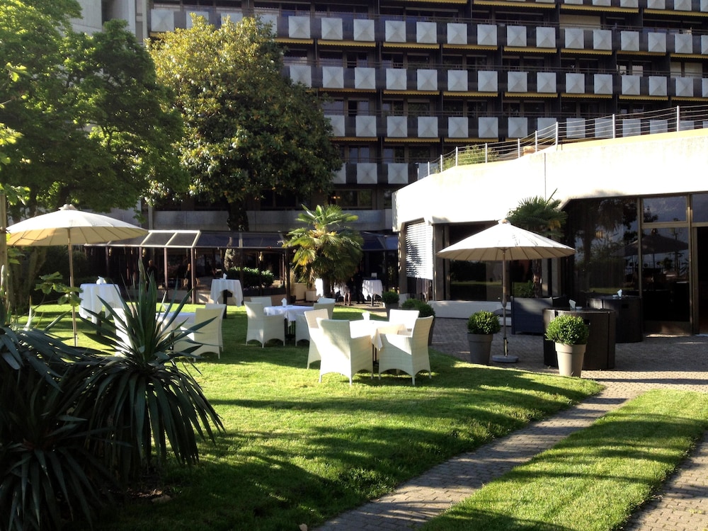 Royal Plaza Montreux Hotel 74/77